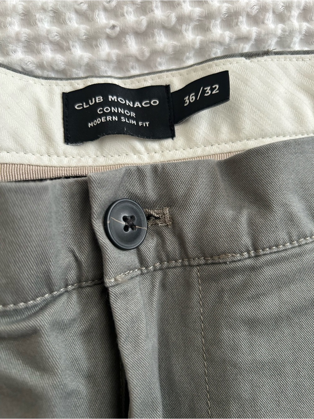 Club Monaco Connor Modern Slim Fit Chinos - Gray